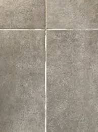 Posez ensuite les carreaux et faites les joints pour le carrelage. Refaire Des Joints De Carrelage Mal Faits Venus Et Judes