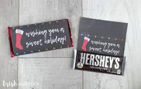 Wrap your chocolate bars with these fun holiday candy wrappers to make easy party favors! Free Printable Candy Bar Wrappers Simple Christmas Gift
