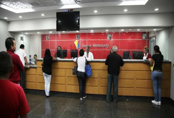 ENORME FRUSTRACI&Oacute;N! &iexcl;Qu&eacute; decepci&oacute;n! Hace unos d&iacute;as me dijeron que el Banco  de Venezuela est&aacute; dando el efectivo que t&uacute; quieras retirar por taquilla,  entonces decido irme el viernes y cuando llego
