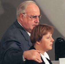 Kohl hingegen erreichte während seiner gesamten amtszeit nicht annähernd die popularitätswerte von angela merkel. Angela Merkel Dokumentation Die Bleibt Stehen Die Haut Zuruck Welt