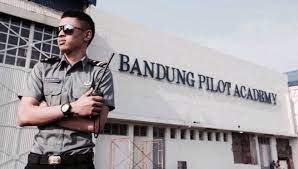 Akademi pilot ini telah berusia 21 tahun sebagai akademi pilot di wilayah bandung. 5 Sekolah Penerbangan Di Indonesia Sekolahnews Com