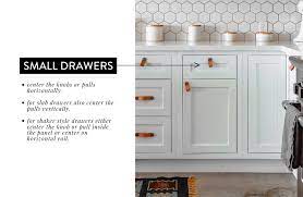 Drawer pull placement on different size drawers. How To Place Cabinet Knobs According To An Interior Designer