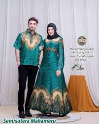 Terdapat kilauan manik di baju. Couple Gamis Batik Semi Sutra Fesyen Wanita Muslim Fashion Lainnya Di Carousell