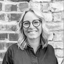 Katy Mercer's Instagram, Twitter & Facebook