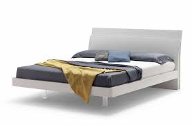 Qui potrete trovare divani di tutti i tipi (divani moderni, divani in pelle, divani angolari, divani letto), letti e molto altro. Letto Matrimoniale Legno Bianco Con Led Visma Arredo Outlet