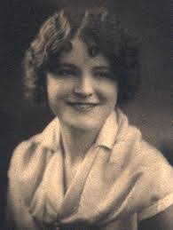 Carrie Hinkle's Instagram, Twitter & Facebook