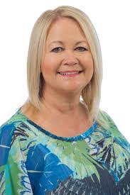 Kim Halligan's Instagram, Twitter & Facebook