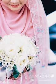 Hiasan kamar dengan kepingan compact disk bekas. Tips Memilih Bunga Tangan Social Light Sbxs Filmvchine I Do Wedding Card Cheezy Freezy Photobooth