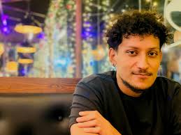 𝘚𝘮𝘪𝘭𝘦. 𝘠𝘰𝘶 𝘥𝘰𝘯'𝘵 𝘰𝘸𝘯 𝘢𝘭𝘭 𝘵𝘩𝘦 𝘱𝘳𝘰𝘣𝘭𝘦𝘮𝘴 𝘪𝘯  𝘵𝘩𝘦 𝘸𝘰𝘳𝘭𝘥.