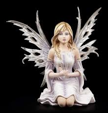 Wunderschone Elfen Figur Calla Mit Glaskugel Fee Fairy Elfenfigur Amazon De Kuche Haushalt Elfenfiguren Glaskugel Figur