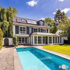 Hamburg Charmantes Einfamilienhaus Mit Pool In Hamburg Nienstedten Zu Verkaufen Mehr Informationen Uber Den Link Im Profil Immobilien Luxus Einfamilienhaus