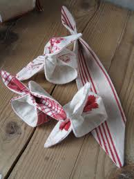 Ronds De Serviettes En Textiles Anciens Realises Par Delphine Si1mas Pour Ma Campagne Photo De Son At Rond De Serviette Serviette De Table Serviettes En Tissu