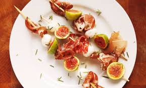 El antipasto (en italiano 'antes del plato principal'; Spiedini Di Prosciutto Salame E Fichi La Ricetta Velocissima Leitv