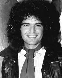 Feliz Cumpleaños Número 73 Gino Vannelli!. (16.06.1952) Es un cantante y  compositor canadiense, que ha tenido varios éxitos musicales en los 70s y  80's, especialmente con su éxito Black Cars (1985). De