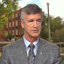 Fiesta Bowl hires Pac-10 school president