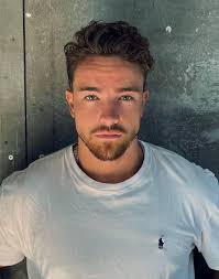 👤 luca sent you a photo.. (like to open)