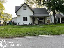 305 N Madison St, Bloomfield, IA 52537