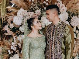 Pengarah jais, mohd shahzihan ahmad berkata, kebenaran khas akad nikah itu diberikan selepas mengambil kira situasi semasa dan mendapat perkenan sultan selangor, sultan sharafuddin idris shah. Akad Nikah Nikita Willy Dan Indra Priawan Hanya Dihadiri Keluarga