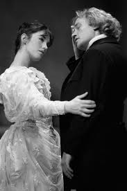 Naomi klein, antikapitalistische globalisierungskritikerin mélanie vanessa paradis, sängerin, schauspielerin joaquin phoenix, hollywood ; Isabelle Adjani