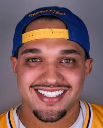 ✨ Transformação em um único dia! ✨ Hoje queremos compartilhar a história de  uma paciente especial que passou por uma incrível transformação. Com um  sorriso que antes afetava sua confiança, ela optou