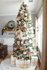 Ftd's christmas collection includes vibrant christmas flowers like red roses, white roses, plants and poinsettias, holiday plants and wreaths, and calla lilies. White Christmas Tree With Pink Flowers Novocom Top
