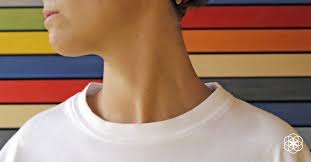 Kelenjar tiroid adalah salah satu kelenjar penting dalam tubuh manusia. 7 Tanda Tiroid Bermasalah Salah Satunya Rambut Sering Rontok Semua Halaman Grid Health