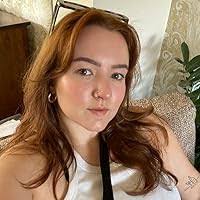 Adele Walton's Instagram, Twitter & Facebook