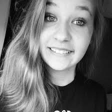 Danielle Roggow (Danielleroggow)