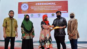 116 desa jogoloyo kec.wonosalam kab. Masa Sulit Pandemi Yayasan Airlangga Serahkan Sk Guru Dosen Dan Karyawan Universitas Mulia