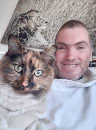 Hello friends my name is Benny. Have a nice Sunday 🥰