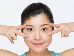 顔ヨガ講師 間々田佳子さんによる30日間の顔ヨガ連載 日本人の顔は圧倒的に運動不足と言われ たるみの一因にも ながら でできる表情筋トレーニングを 顔ヨガ シェイディング フェイスマッサージ