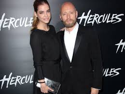Sold by thebuyz and ships from amazon fulfillment. Hercules Aksel Hennie Aksel Hennie Stilte Med Supermodell Pa Premiere