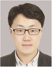 Atomic electron tomography in three and four dimensions