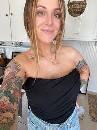 Eileen Charlton's Instagram, Twitter & Facebook