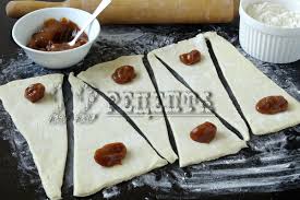 что можно приготовить из слоеного теста и вареной сгущенки Kruassany So Sgushenkoj Iz Sloenogo Testa Recept S Foto