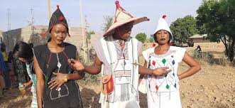Abdou poullo mariage / abdou poullo a chanté pour une cérémonie mariage a garoua cameroun la music a été arrangé par samy li goumba ngaoundere la music et professionnel écouter jusqu'à la fin. D Un Clip Video Titres Hala Dandi Abdou Poullo Cameroun Facebook