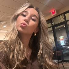 Hi, My name is Stephen Slavet. I'm from Marblehead, Massachusetts and I am  100% committed to Alabama. I like to hang out with friends, watch sports  and go to concerts. If you