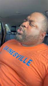 Elisa Pugh's Instagram, Twitter & Facebook