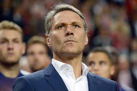 Marco van Basten and Rafael van der Vaart condemn Ajax management