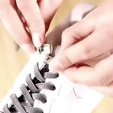 Magischer Schnursenkel Magnetverschluss So Einfach Ohne Schnursenkel Binden Magnetica Magischer Schnursenke In 2020 Schnursenkel Binden Schnursenkel Spitze Schuhe