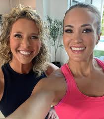 Happy Birthday to @eveoverlandfitness ! (Carrie's fitness trainer/friend)  🎂 📸: @fit52 #happybirthday #eveoverlandfitness #fit52 #carrieunderwood  🎉🎈