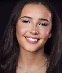 a dream come true and soon the vertigo of fame, such is his destiny.