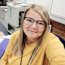 Leslie Glade's Instagram, Twitter & Facebook