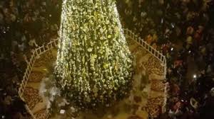 Bagi yang merayakan, mendekorasi rumah dengan pohon natal tentu dalam membuat pohon natal tersebut, ia telah menghabiskan 40 kg soun. Lima Pohon Natal Termahal Di Dunia Mewah Banget