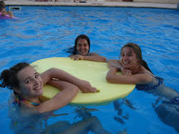 Camp Ado Piscine Filles Domaine De Chadenac