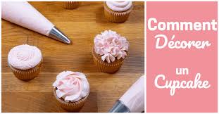 Comment Decorer Un Cupcake Recette En 2020 Cupcakes Recette Cupcake Comment Decorer Un Gateau