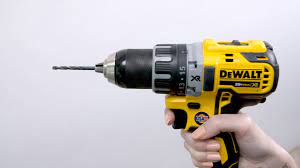 Jan 23, 2020 · hold the drill firmly as your turn the key counterclockwise with your other hand. How To Use A Power Drill Beginner S Video Guide To Power Drills