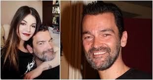 Και στον γιώργο πράσινο και μίλησε για την περίοδο που το μόντελινγκ ήταν σε ακμή αλλά κι ένα περιστατικό. O Kwnstantinos Kazakos Pozarei Agkalia Me Thn Koykla Korh Toy Tzenh Newside Gr Newside Gr