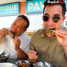 Eating MONSTER Bowl of Pho in Toronto, Canada!!