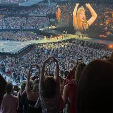 A Fan's Survival Guide for Taylor Swift's Marathon Shows - Bloomberg